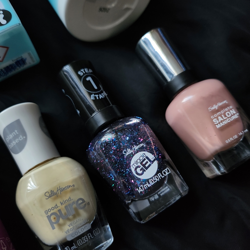 Bundle Of 11 Mixed Beauty Products - Picture 5 of 17